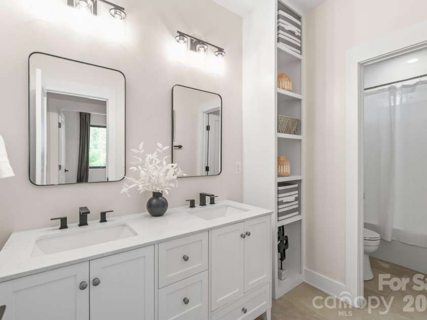 1933 St Paul Street, Charlotte, NC 28216.  MLS# CAR4349995, YatesRealty ID 4035. 