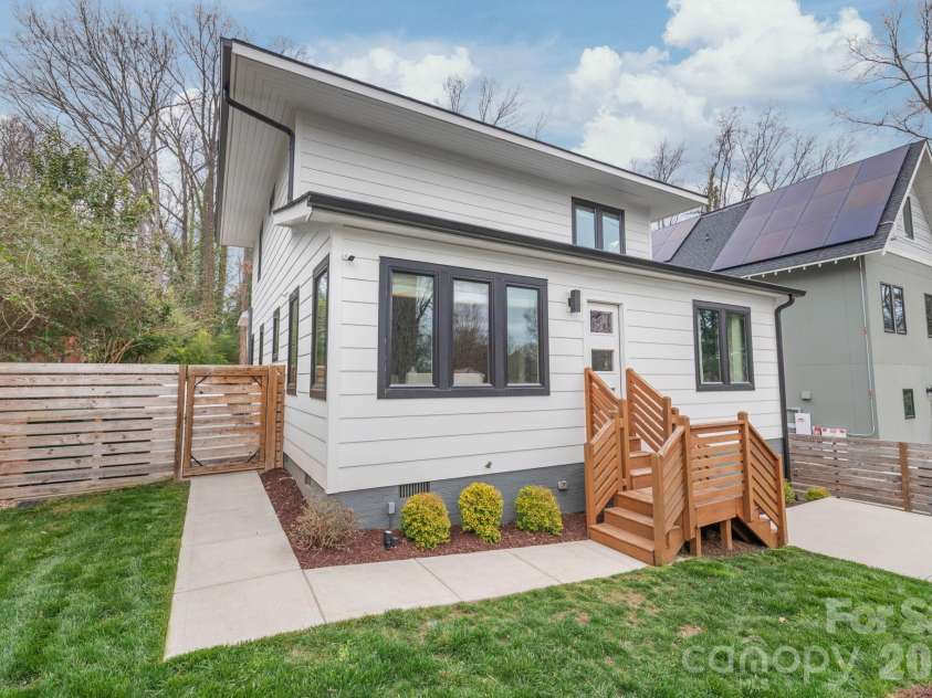1933 St Paul Street, Charlotte, NC 28216.  MLS# CAR4349995, YatesRealty ID 4035. 