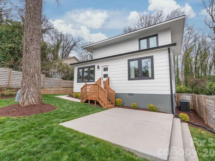 1933 St Paul Street, Charlotte, NC 28216.  MLS# CAR4349995, YatesRealty ID 4035. 