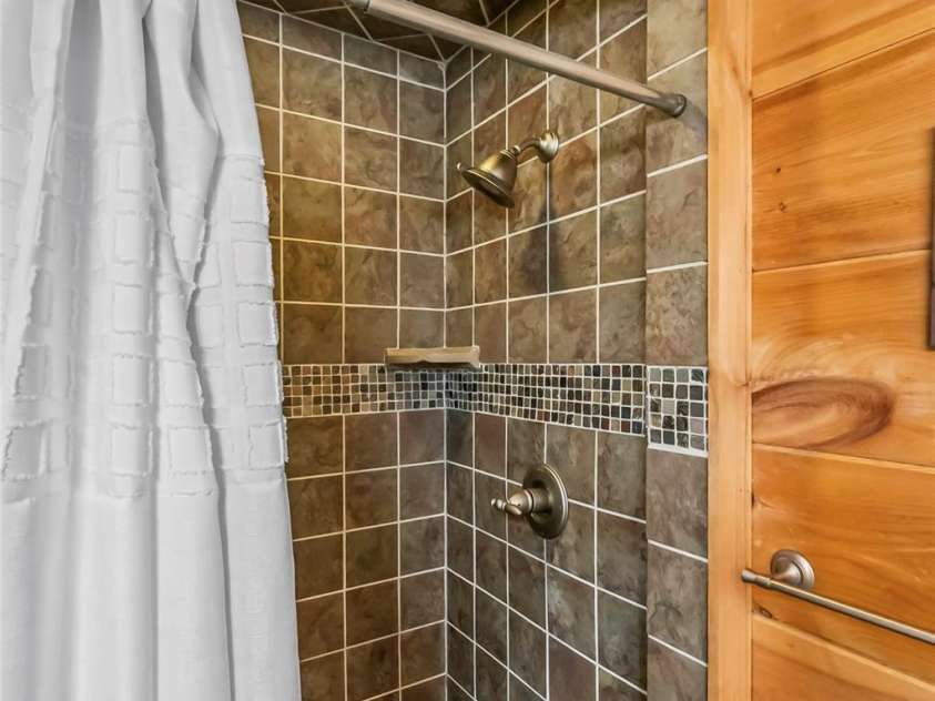 279 Outback Trail, Nebo, NC 28761.  MLS# CAR4277769, YatesRealty ID 4035. Main level bath