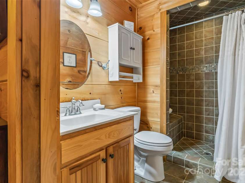 279 Outback Trail, Nebo, NC 28761.  MLS# CAR4277769, YatesRealty ID 4035. Main level bath