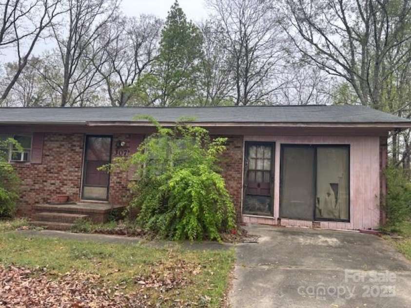307 Brook Street, Salisbury, NC 28146.  MLS# CAR4242824, YatesRealty ID 4035. 