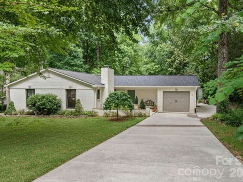 1889 Faculty Drive, Winston Salem, NC 27106.  MLS# CAR4401379, YatesRealty ID 40351. 