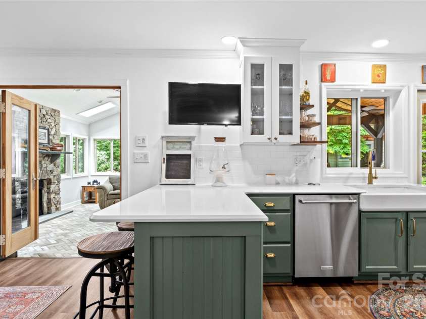 1889 Faculty Drive, Winston Salem, NC 27106.  MLS# CAR4401379, YatesRealty ID 40351. 