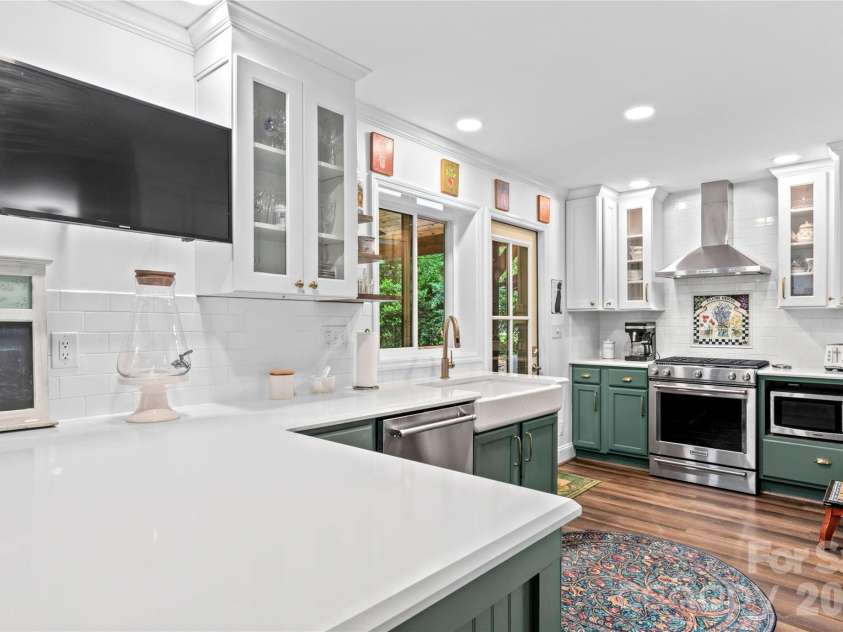 1889 Faculty Drive, Winston Salem, NC 27106.  MLS# CAR4401379, YatesRealty ID 40351. 