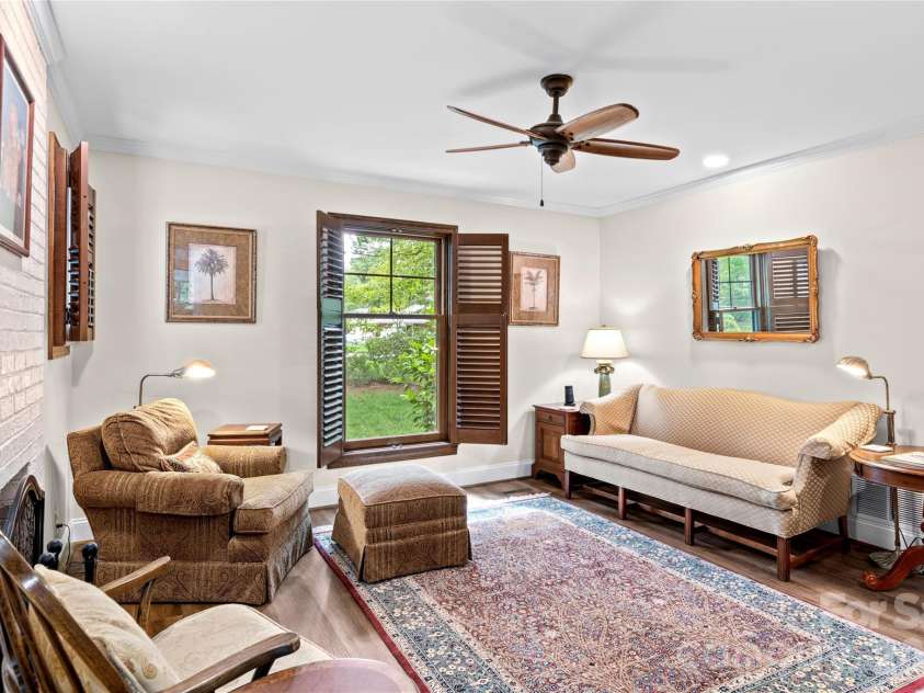 1889 Faculty Drive, Winston Salem, NC 27106.  MLS# CAR4401379, YatesRealty ID 40351. 