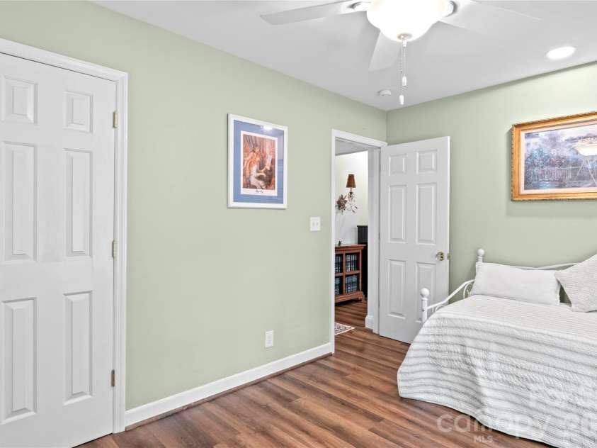 1889 Faculty Drive, Winston Salem, NC 27106.  MLS# CAR4401379, YatesRealty ID 40351. 