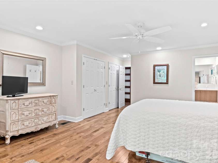 1889 Faculty Drive, Winston Salem, NC 27106.  MLS# CAR4401379, YatesRealty ID 40351. 