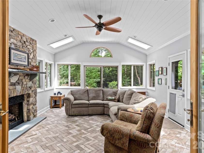 1889 Faculty Drive, Winston Salem, NC 27106.  MLS# CAR4401379, YatesRealty ID 40351. 