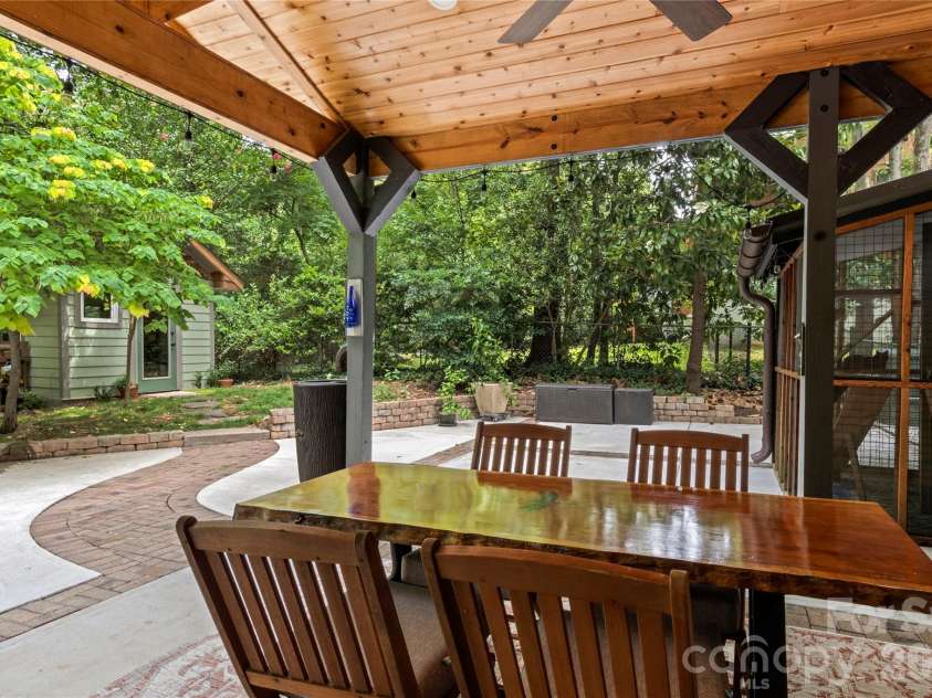 1889 Faculty Drive, Winston Salem, NC 27106.  MLS# CAR4401379, YatesRealty ID 40351. 