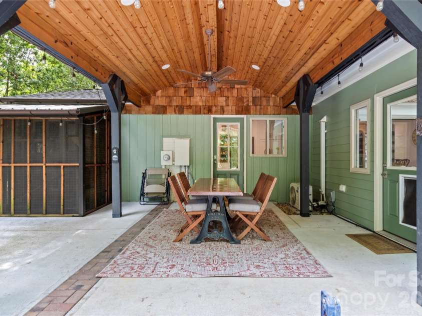 1889 Faculty Drive, Winston Salem, NC 27106.  MLS# CAR4401379, YatesRealty ID 40351. 