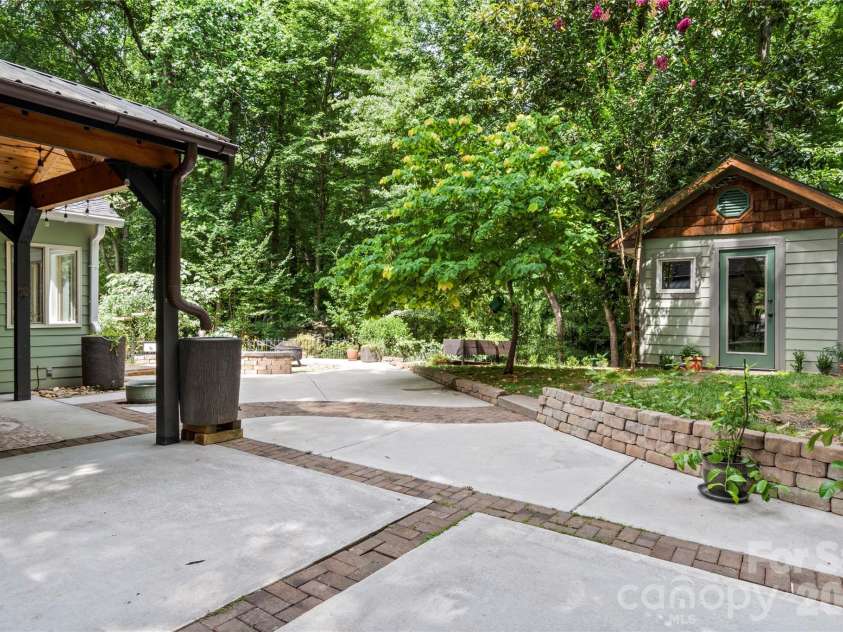 1889 Faculty Drive, Winston Salem, NC 27106.  MLS# CAR4401379, YatesRealty ID 40351. 