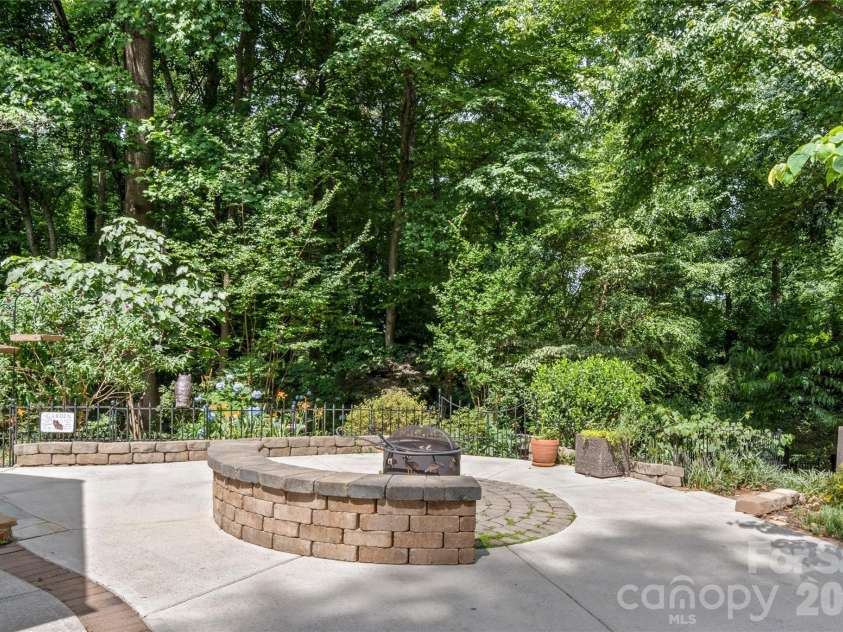 1889 Faculty Drive, Winston Salem, NC 27106.  MLS# CAR4401379, YatesRealty ID 40351. 
