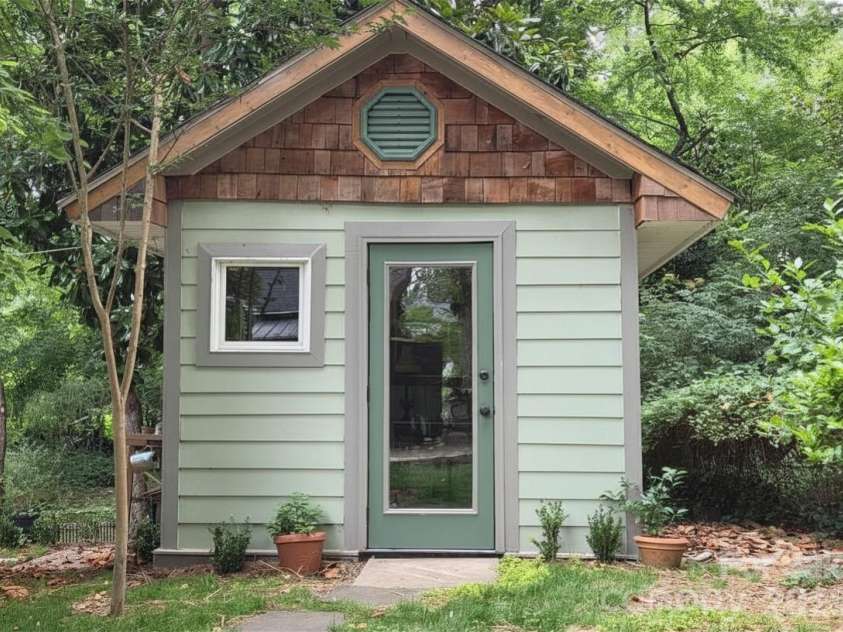 1889 Faculty Drive, Winston Salem, NC 27106.  MLS# CAR4401379, YatesRealty ID 40351. She Shed