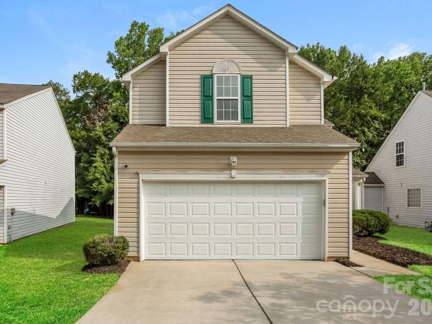 11003 Pointer Ridge Drive, Charlotte, NC 28214.  MLS# CAR4391624, YatesRealty ID 40354. 