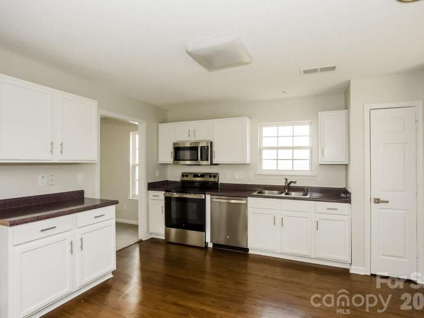 11003 Pointer Ridge Drive, Charlotte, NC 28214.  MLS# CAR4391624, YatesRealty ID 40354. 