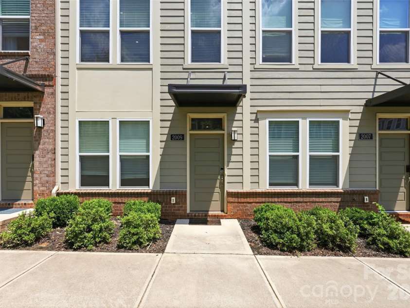 2009 Federation Court, Charlotte, NC 28205.  MLS# CAR4406325, YatesRealty ID 40355. 