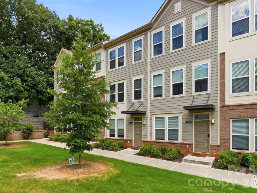 2009 Federation Court, Charlotte, NC 28205.  MLS# CAR4406325, YatesRealty ID 40355. 