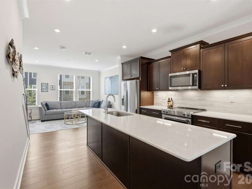 2009 Federation Court, Charlotte, NC 28205.  MLS# CAR4406325, YatesRealty ID 40355. 