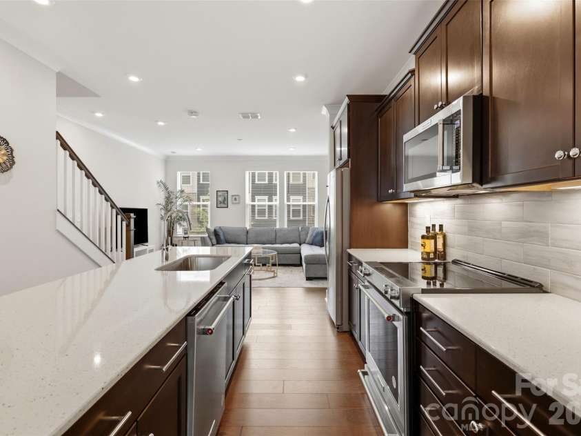 2009 Federation Court, Charlotte, NC 28205.  MLS# CAR4406325, YatesRealty ID 40355. 