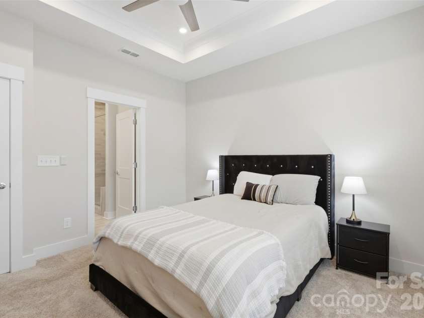 2009 Federation Court, Charlotte, NC 28205.  MLS# CAR4406325, YatesRealty ID 40355. 