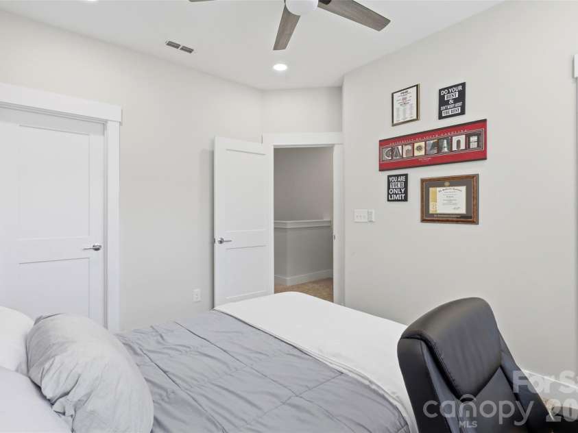 2009 Federation Court, Charlotte, NC 28205.  MLS# CAR4406325, YatesRealty ID 40355. 