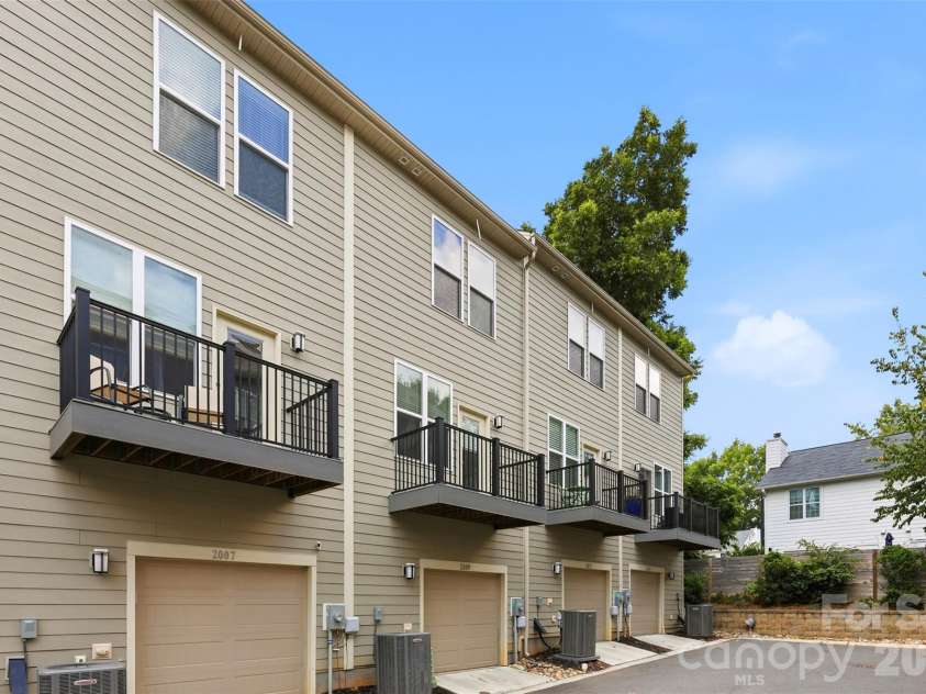 2009 Federation Court, Charlotte, NC 28205.  MLS# CAR4406325, YatesRealty ID 40355. 