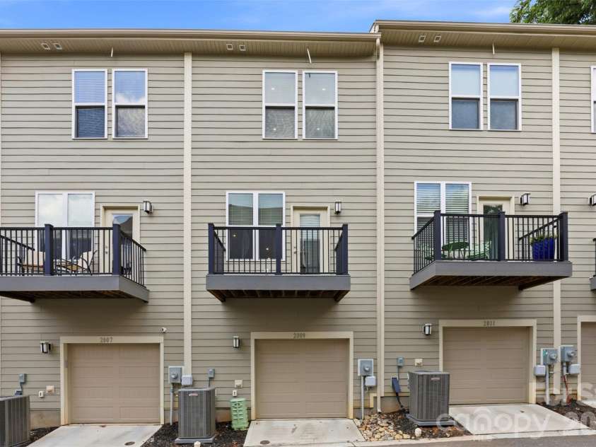 2009 Federation Court, Charlotte, NC 28205.  MLS# CAR4406325, YatesRealty ID 40355. 