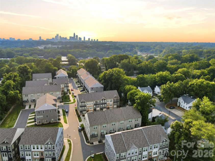 2009 Federation Court, Charlotte, NC 28205.  MLS# CAR4406325, YatesRealty ID 40355. 