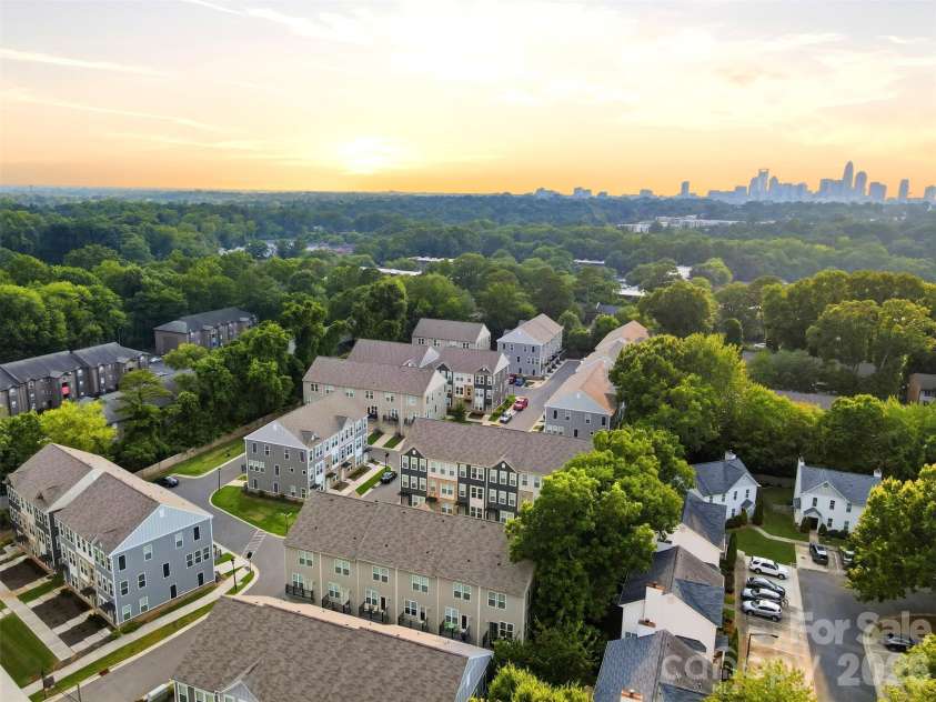 2009 Federation Court, Charlotte, NC 28205.  MLS# CAR4406325, YatesRealty ID 40355. 