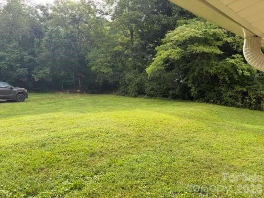 299 US 221 Highway, Marion, NC 28752.  MLS# CAR4408802, YatesRealty ID 40357. 