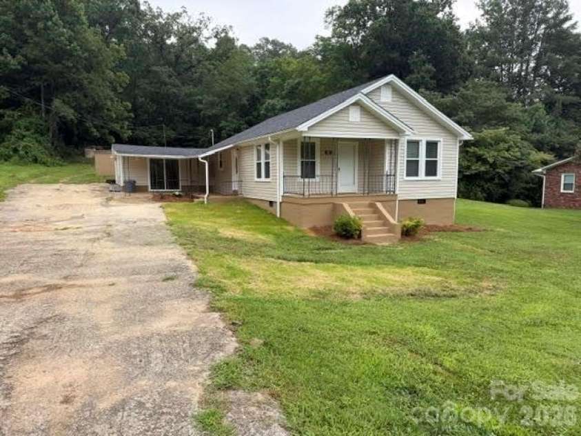 299 US 221 Highway, Marion, NC 28752.  MLS# CAR4408802, YatesRealty ID 40357. 