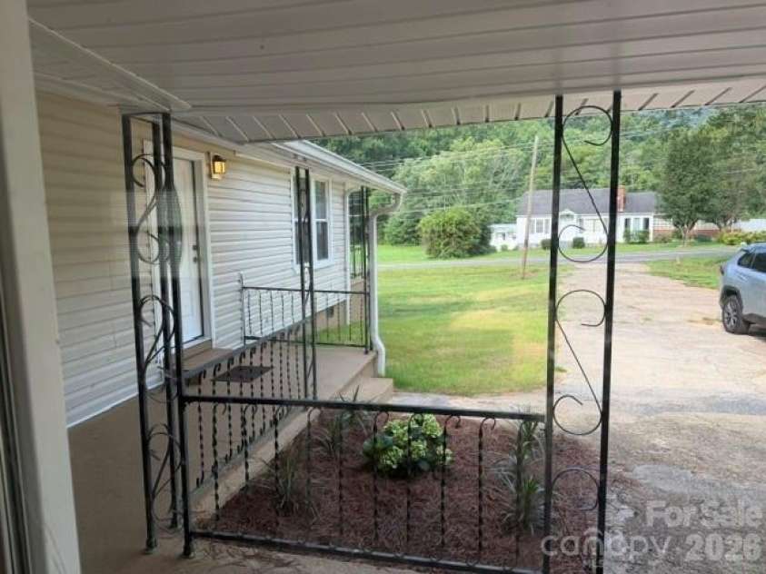 299 US 221 Highway, Marion, NC 28752.  MLS# CAR4408802, YatesRealty ID 40357. 
