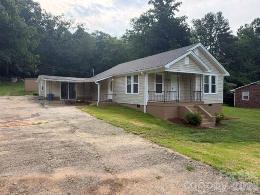 299 US 221 Highway, Marion, NC 28752.  MLS# CAR4408802, YatesRealty ID 40357. 