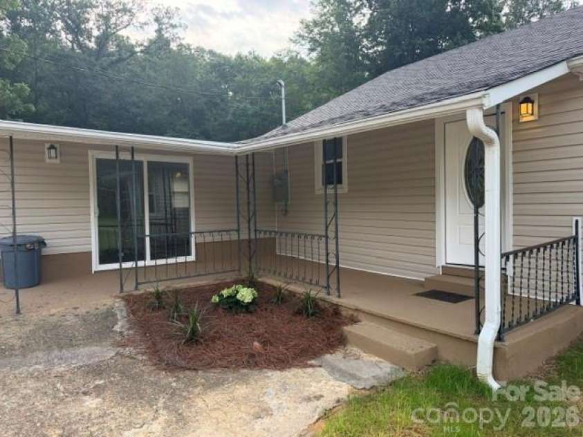 299 US 221 Highway, Marion, NC 28752.  MLS# CAR4408802, YatesRealty ID 40357. 
