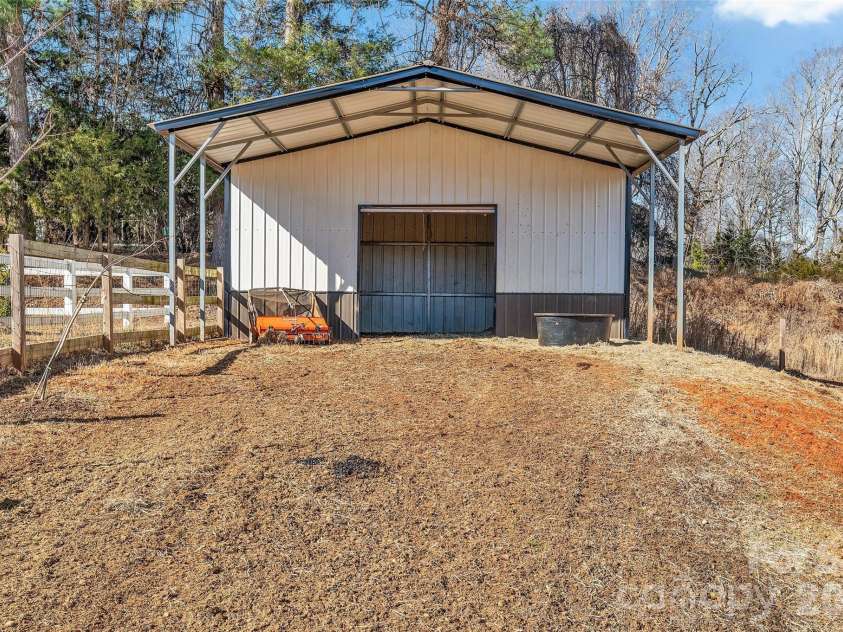 3433 Grey Road, Davidson, NC 28036.  MLS# CAR4404726, YatesRealty ID 40358. 