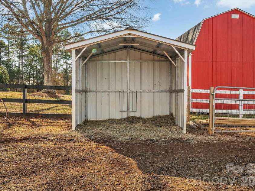 3433 Grey Road, Davidson, NC 28036.  MLS# CAR4404726, YatesRealty ID 40358. 
