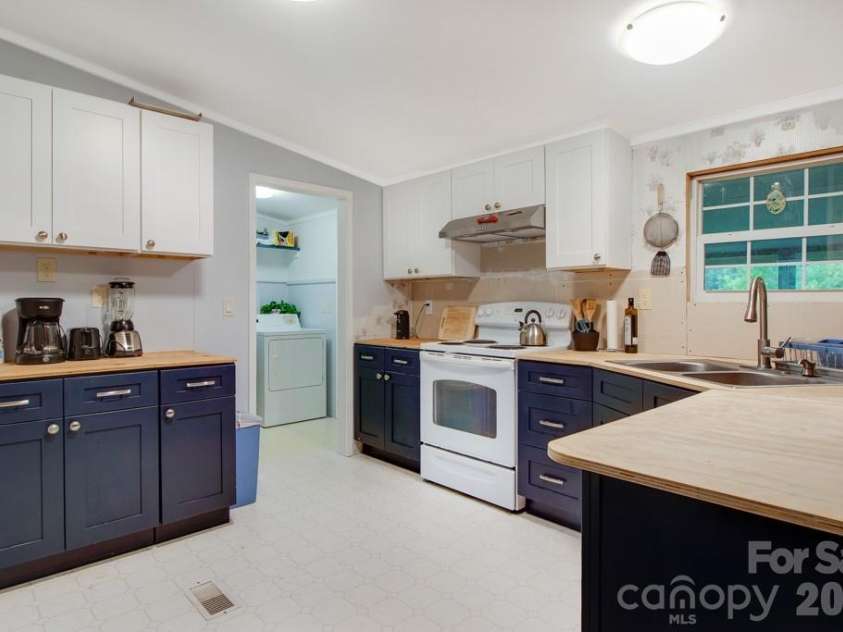 1474 Pea Ridge Road, Mill Spring, NC 28756.  MLS# CAR4407178, YatesRealty ID 40359. Kitchen