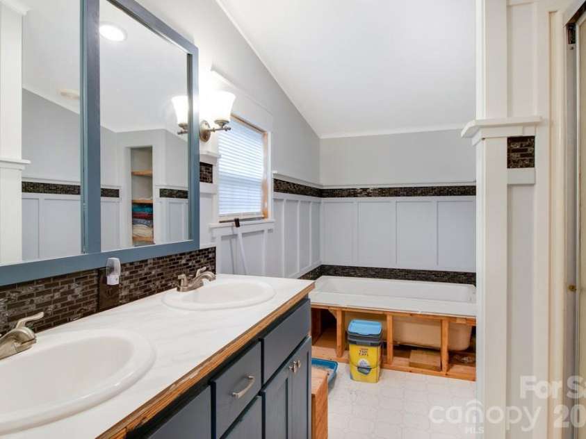 1474 Pea Ridge Road, Mill Spring, NC 28756.  MLS# CAR4407178, YatesRealty ID 40359. Primary En Suite Bathroom