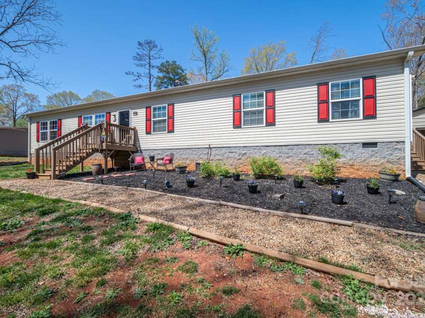 980 Lakeland Avenue, Lincolnton, NC 28092.  MLS# CAR4242922, YatesRealty ID 4036. 