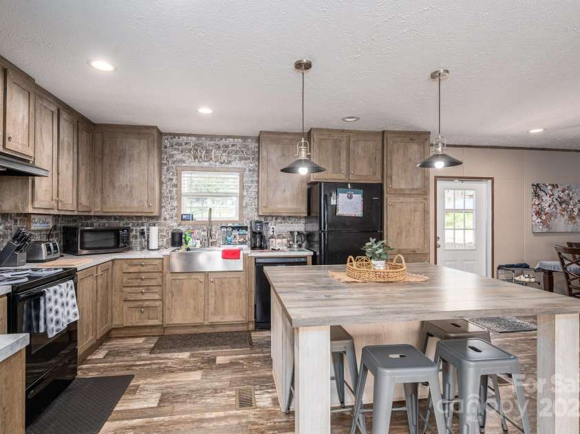 980 Lakeland Avenue, Lincolnton, NC 28092.  MLS# CAR4242922, YatesRealty ID 4036. 