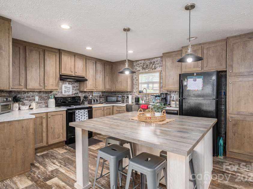 980 Lakeland Avenue, Lincolnton, NC 28092.  MLS# CAR4242922, YatesRealty ID 4036. 