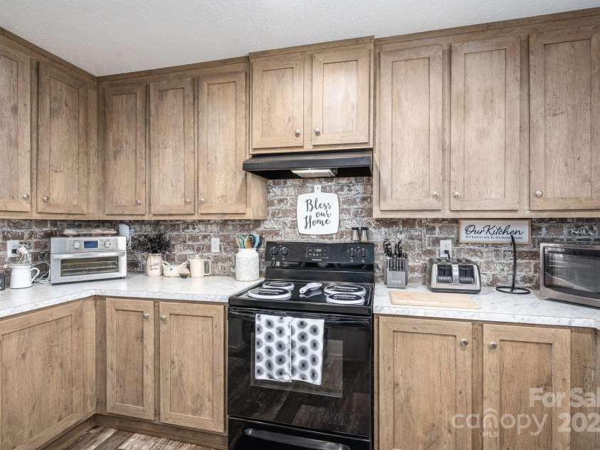 980 Lakeland Avenue, Lincolnton, NC 28092.  MLS# CAR4242922, YatesRealty ID 4036. 