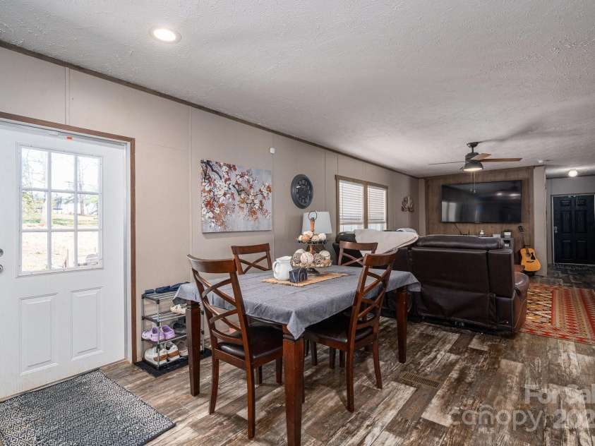 980 Lakeland Avenue, Lincolnton, NC 28092.  MLS# CAR4242922, YatesRealty ID 4036. 