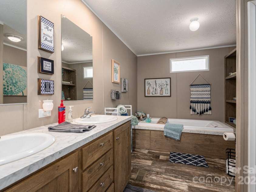 980 Lakeland Avenue, Lincolnton, NC 28092.  MLS# CAR4242922, YatesRealty ID 4036. 