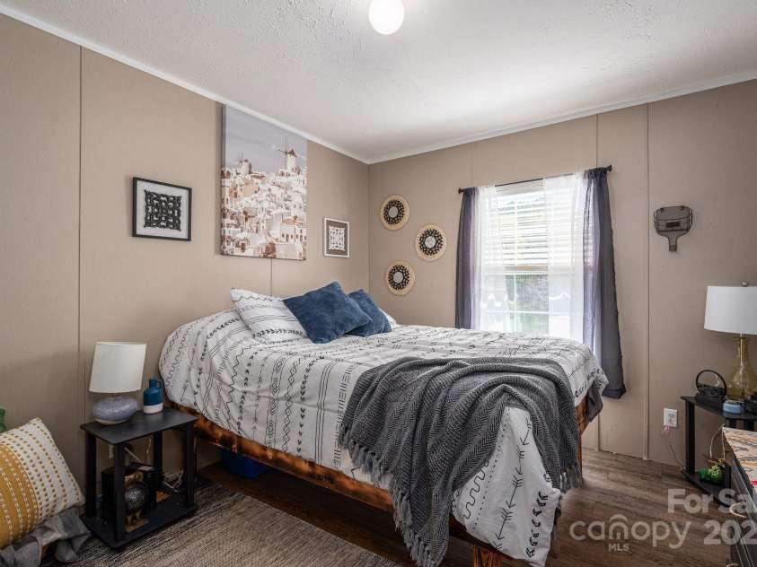 980 Lakeland Avenue, Lincolnton, NC 28092.  MLS# CAR4242922, YatesRealty ID 4036. 