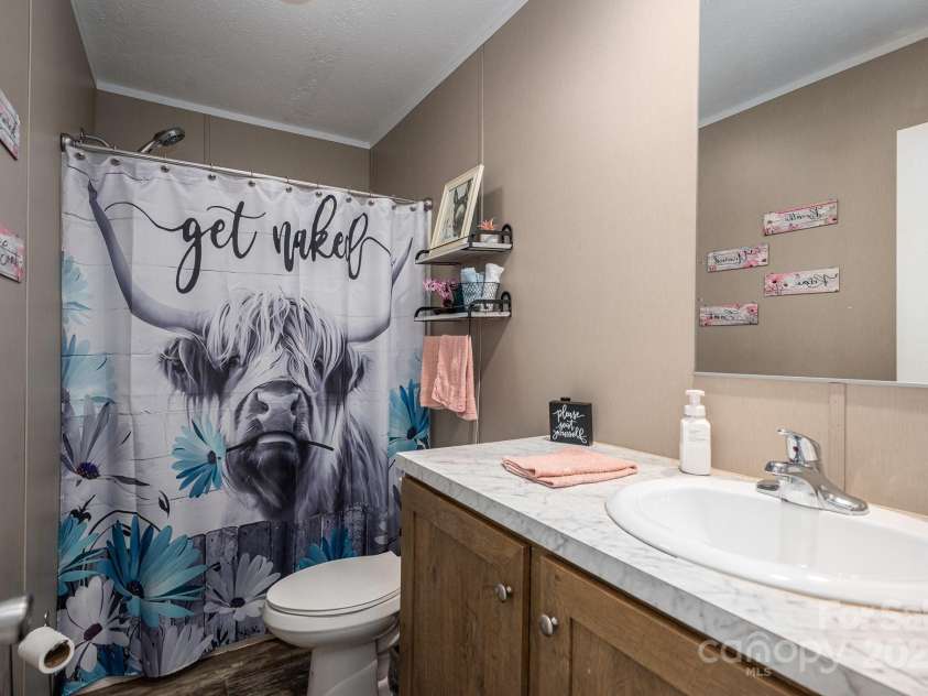 980 Lakeland Avenue, Lincolnton, NC 28092.  MLS# CAR4242922, YatesRealty ID 4036. 