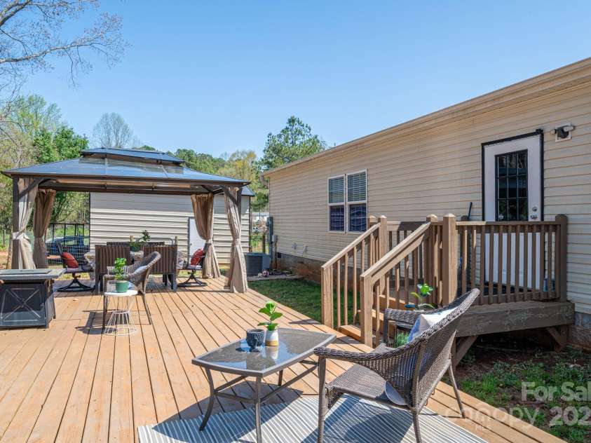 980 Lakeland Avenue, Lincolnton, NC 28092.  MLS# CAR4242922, YatesRealty ID 4036. 