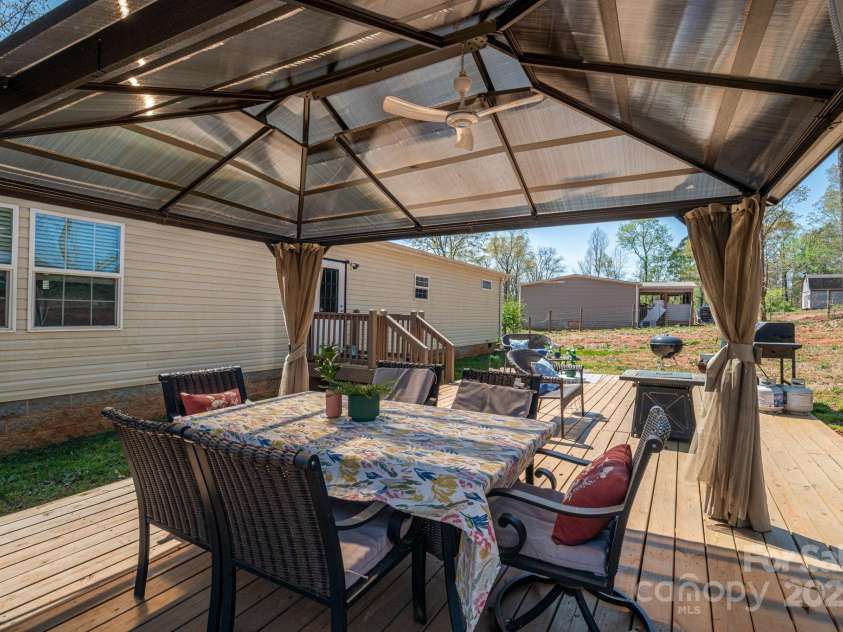 980 Lakeland Avenue, Lincolnton, NC 28092.  MLS# CAR4242922, YatesRealty ID 4036. 