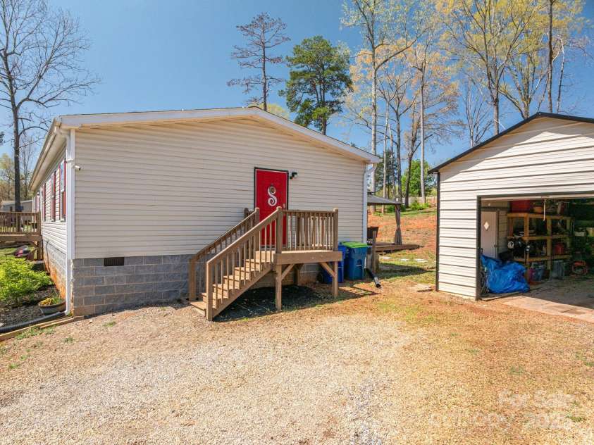 980 Lakeland Avenue, Lincolnton, NC 28092.  MLS# CAR4242922, YatesRealty ID 4036. 
